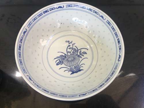 Large 21cm Chinese Rice Grain Chreysanthemum Pattern Fruit Bowl - c1990s Guangming Jingdez
