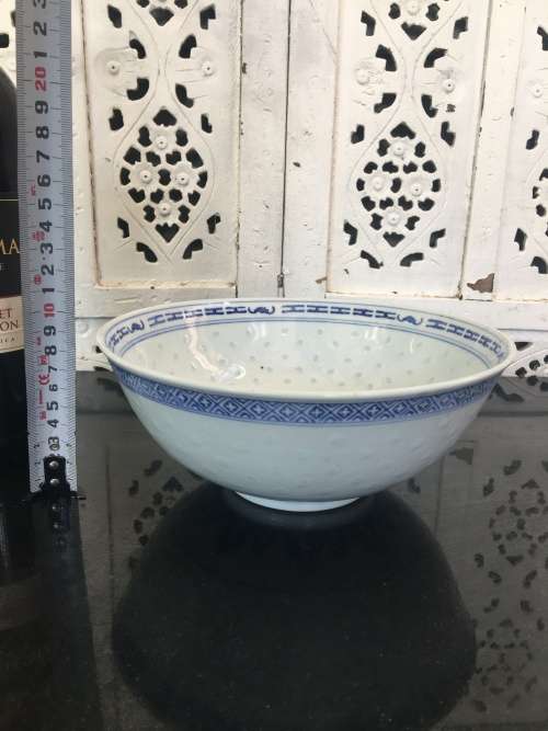 Large 21cm Chinese Rice Grain Chreysanthemum Pattern Fruit Bowl - c1990s Guangming Jingdez