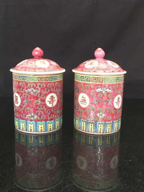 2 x vintage Zhongguo Jingdezhen Porcelain Large Soup Mugs with Lid Red Base Enamel Hand Painted