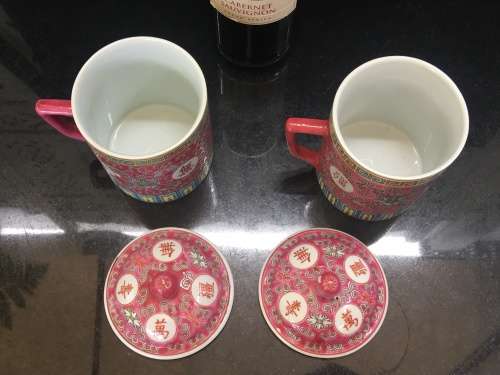 2 x vintage Zhongguo Jingdezhen Porcelain Large Soup Mugs with Lid Red Base Enamel Hand Painted