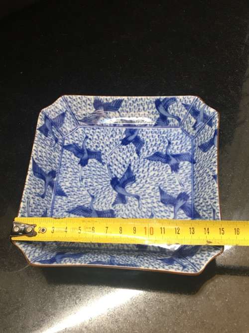 Beautiful Japanese Kozan Gama(Kiln ) Thousand Cranes high Gloss Scalloped Porcelain Dish