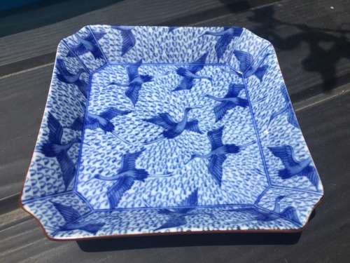 Beautiful Japanese Kozan Gama(Kiln ) Thousand Cranes high Gloss Scalloped Porcelain Dish