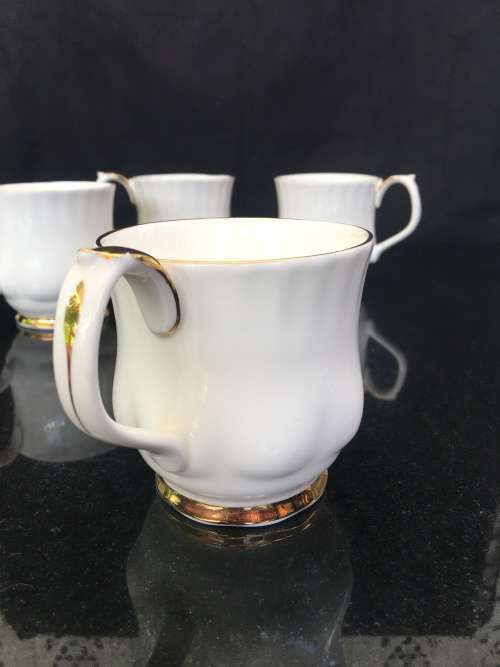 4 x  Classic Gold & White Val'd'Or Royal Albert Bone China England, Porcelain Coffee Cups.