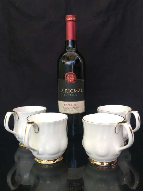 4 x  Classic Gold & White Val'd'Or Royal Albert Bone China England, Porcelain Coffee Cups.