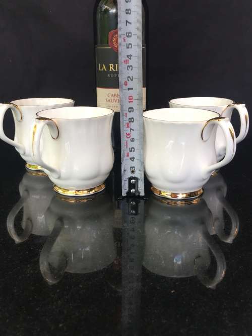 4 x  Classic Gold & White Val'd'Or Royal Albert Bone China England, Porcelain Coffee Cups.