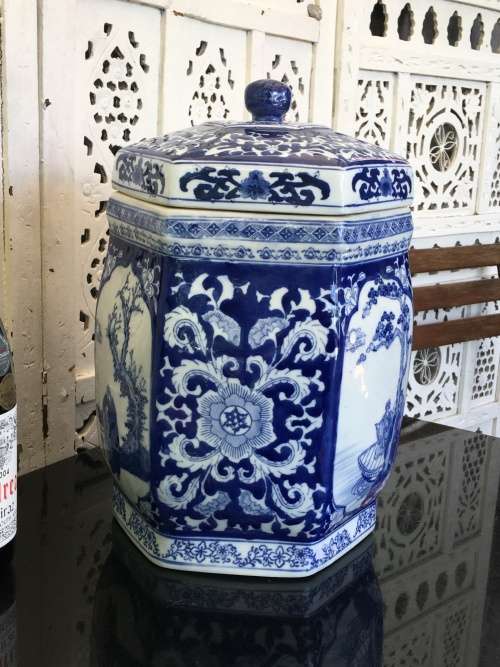 Stunning X Large Chinese Under Glaze Blue Hand Painted Pictorial Porcelain Caddy