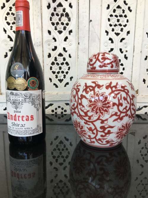 A Lovely Chinese Porcelain Hand Painted Red 20 cm Lidded Ginger Jar