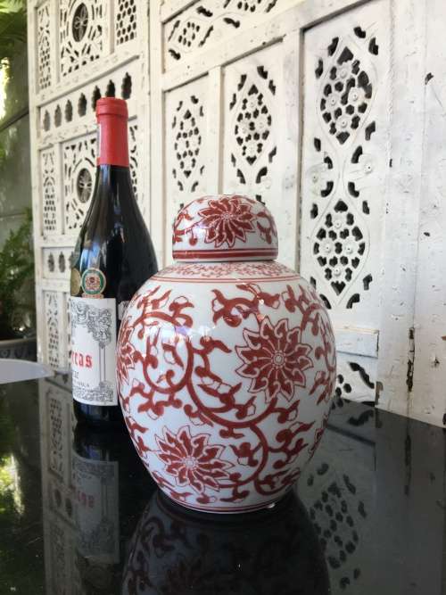 A Lovely Chinese Porcelain Hand Painted Red 20 cm Lidded Ginger Jar