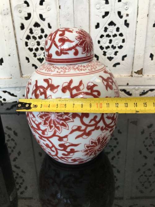 A Lovely Chinese Porcelain Hand Painted Red 20 cm Lidded Ginger Jar