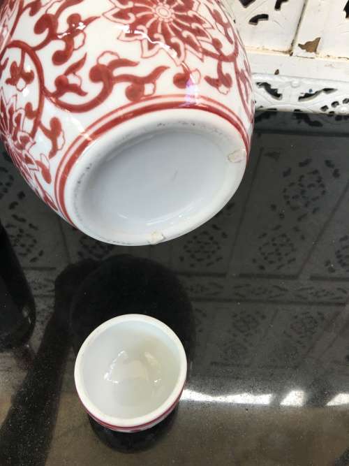 A Lovely Chinese Porcelain Hand Painted Red 20 cm Lidded Ginger Jar