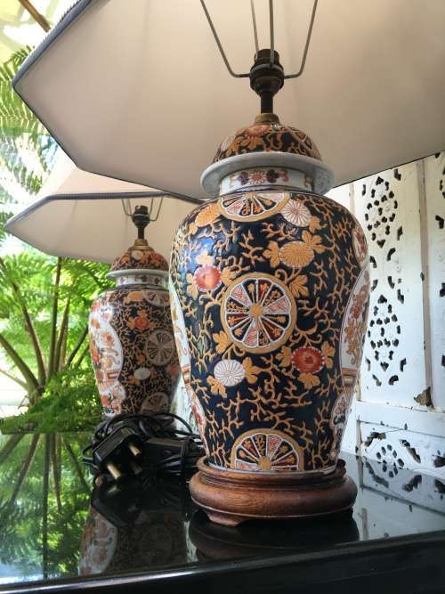 A Stunning old Majestic Qianlong Marked Chinese Imari Temple Jar Lamp on Stand. Thick Enamel