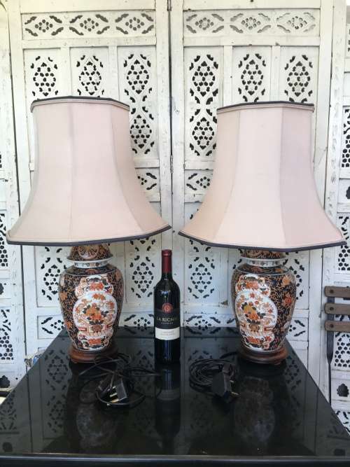 A Stunning old Majestic Qianlong Marked Chinese Imari Temple Jar Lamp on Stand. Thick Enamel