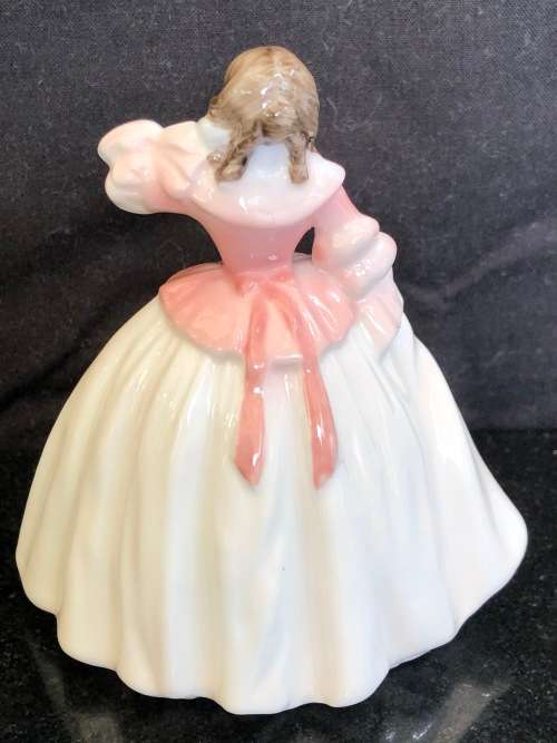 CLEARANCE   COALPORT BONE CHINA MINUETTES SERIES FIGURINE `ZOE` BY MARTIN EVANS 1995