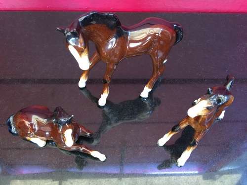 A Lovely Set of 3 Vintage Vermont Styled Sticker marked Porcelain Horse Figurines. No Damage