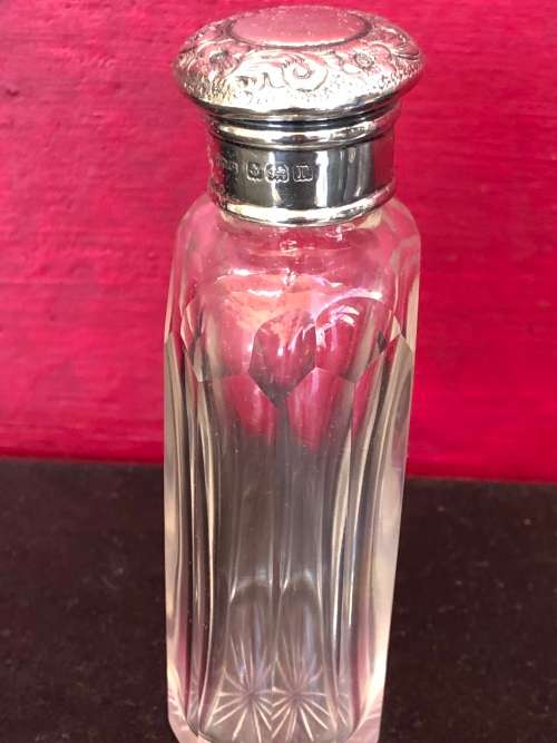 ANTIQUE HALLMARKED STERLING SILVER TOPPED CRYSTAL SCENT BOTTLE - W. GRIFFITHS BIRMINGHAM  - c1916