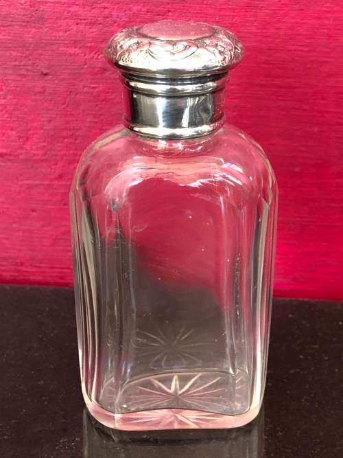 ANTIQUE HALLMARKED STERLING SILVER TOPPED CRYSTAL SCENT BOTTLE - W. GRIFFITHS BIRMINGHAM  - c1916