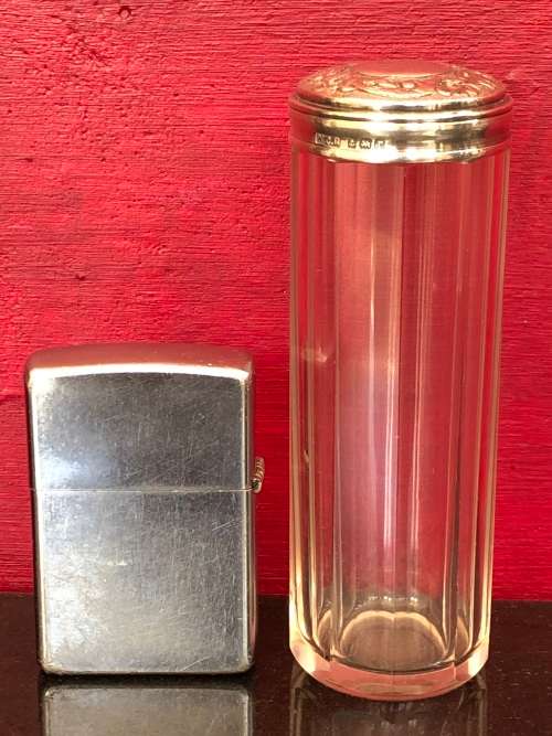 ANTIQUE HALLMARKED STERLING SILVER TOPPED CRYSTAL SCENT BOTTLE - W. GRIFFITHS BIRMINGHAM  - c1916