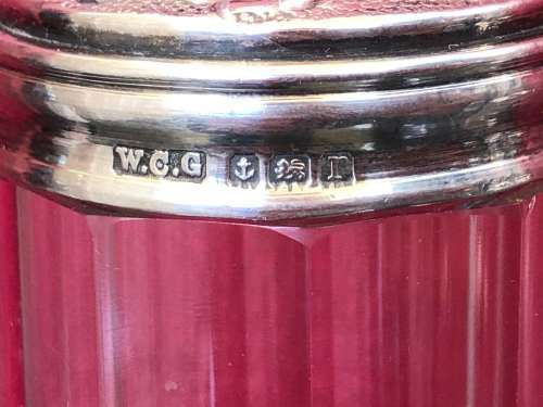 ANTIQUE HALLMARKED STERLING SILVER TOPPED CRYSTAL SCENT BOTTLE - W. GRIFFITHS BIRMINGHAM  - c1916