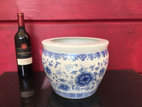 Stunning Large  Marked Chinese Under Glaze Blue & White  Hand Painted Pot