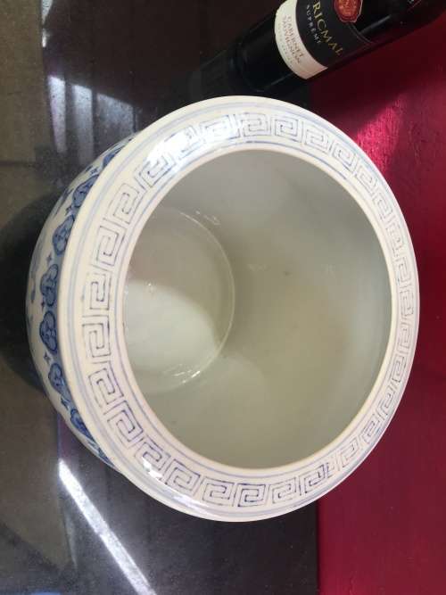 Stunning Large  Marked Chinese Under Glaze Blue & White  Hand Painted Pot