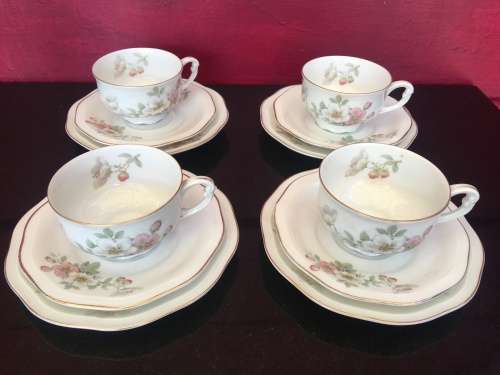 Antique Set of 4 c1918 PirkenHammer Czechoslovakian Tea cups & Saucers