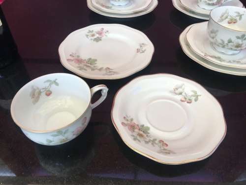 Antique Set of 4 c1918 PirkenHammer Czechoslovakian Tea cups & Saucers