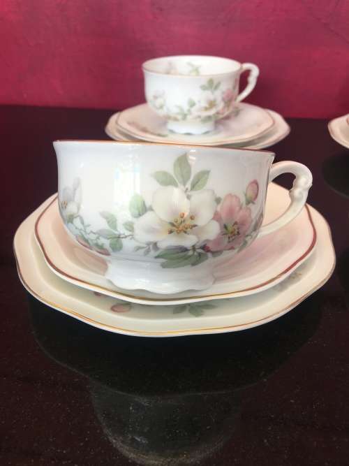 Antique Set of 4 c1918 PirkenHammer Czechoslovakian Tea cups & Saucers