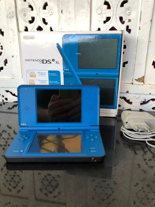 NINTENDO DSi XL GAME CONSOLE IN ORIGINAL BOX WITH CHARGER AND MANUAL FULL WORKING ORDER WITH 2 GAMES