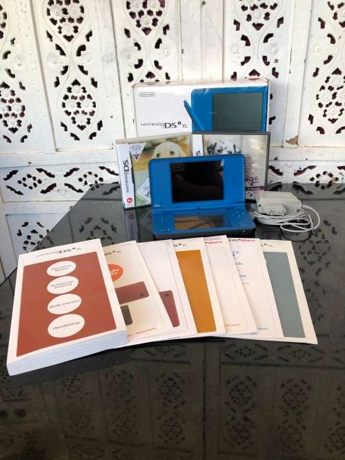 NINTENDO DSi XL GAME CONSOLE IN ORIGINAL BOX WITH CHARGER AND MANUAL FULL WORKING ORDER WITH 2 GAMES