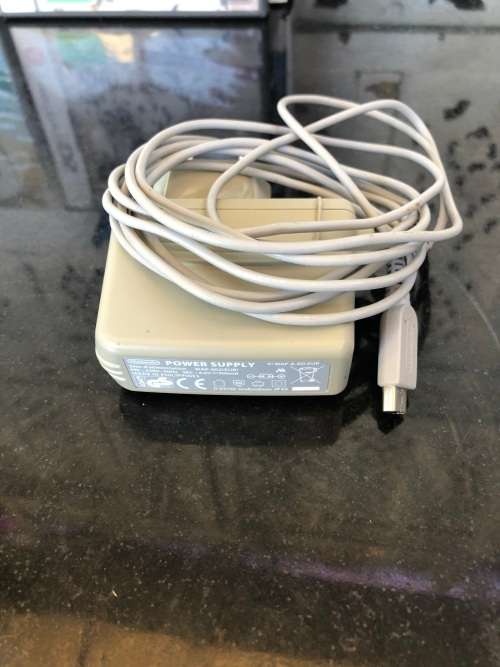 NINTENDO DSi XL GAME CONSOLE IN ORIGINAL BOX WITH CHARGER AND MANUAL FULL WORKING ORDER WITH 2 GAMES
