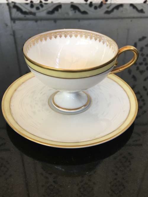 Rare Hutschenreuther Selb LHS Bavaria Germany no:8960, Demitasse Lime & Gold Hand Painted Cup & Sauc