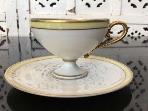 Rare Hutschenreuther Selb LHS Bavaria Germany no:8960, Demitasse Lime & Gold Hand Painted Cup & Sauc