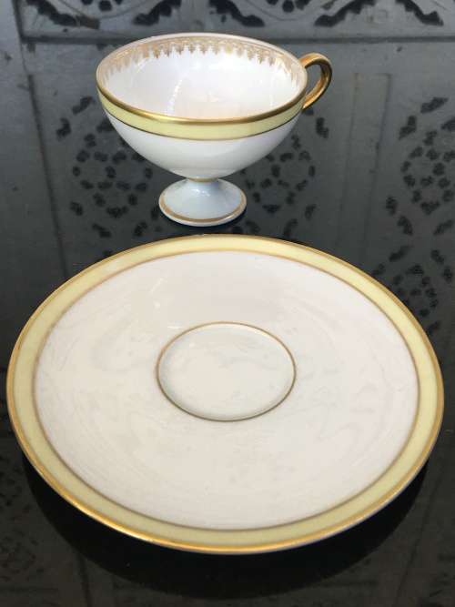 Rare Hutschenreuther Selb LHS Bavaria Germany no:8960, Demitasse Lime & Gold Hand Painted Cup & Sauc