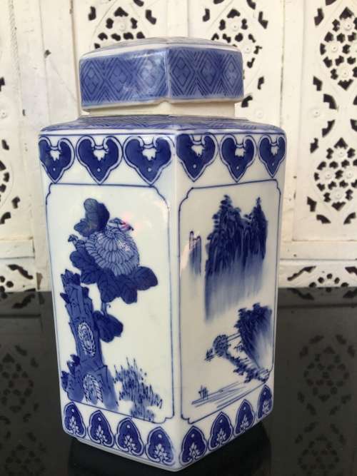 A Extra Large Chinese Blue & White Landscape & Floral Hand Painted U/G Storage Jar