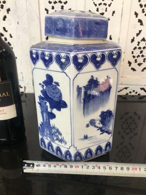 A Extra Large Chinese Blue & White Landscape & Floral Hand Painted U/G Storage Jar
