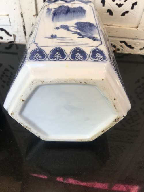 A Extra Large Chinese Blue & White Landscape & Floral Hand Painted U/G Storage Jar