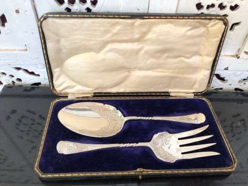 FANTASTIC VICTORIAN BOXED SET ANTIQUE ORNATE SILVER PLATE SERVING FORK & SPOON, HALLMARK, A&D c1893