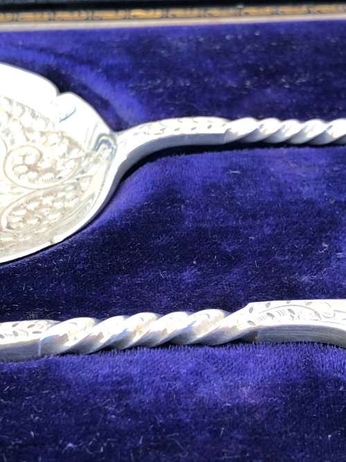 FANTASTIC VICTORIAN BOXED SET ANTIQUE ORNATE SILVER PLATE SERVING FORK & SPOON, HALLMARK, A&D c1893