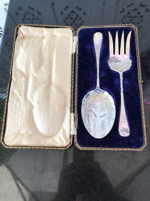 FANTASTIC VICTORIAN BOXED SET ANTIQUE ORNATE SILVER PLATE SERVING FORK & SPOON, HALLMARK, A&D c1893