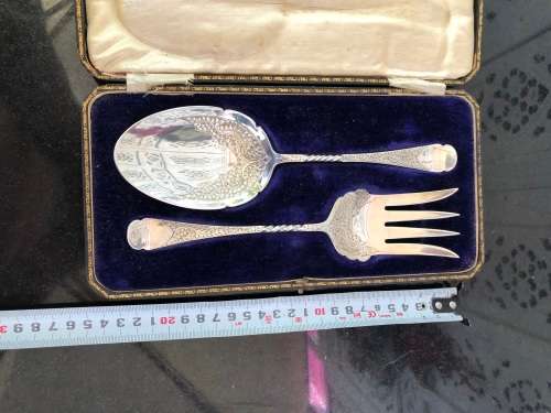 FANTASTIC VICTORIAN BOXED SET ANTIQUE ORNATE SILVER PLATE SERVING FORK & SPOON, HALLMARK, A&D c1893