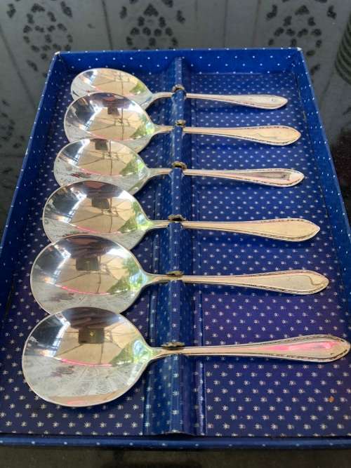 AWESOME BOXED SET OF 6 SILVER PLATED DESERT SPOONS IN EXCELLENT CONDITION MARKED EPNS