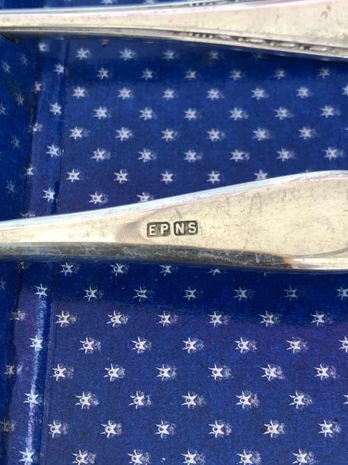 AWESOME BOXED SET OF 6 SILVER PLATED DESERT SPOONS IN EXCELLENT CONDITION MARKED EPNS