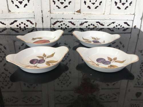 Lot of 4 Royal Worcester Made In England Double Handle Fireproof Bowls