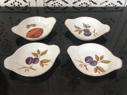 Lot of 4 Royal Worcester Made In England Double Handle Fireproof Bowls