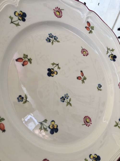 Set of 6 Petite Fleur by Villeroy & Bosch 24 cm Dinner Plates - Small Flower Sprigs All Over
