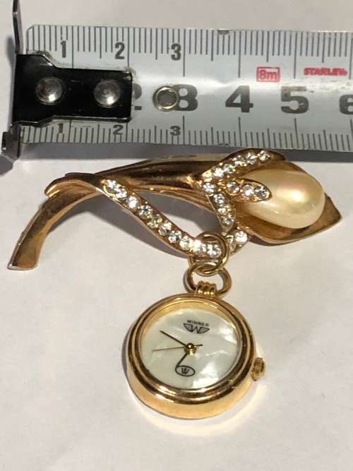 BEAUTIFUL GOLD PLATED FASHION JEWELRY BROOCH WITH A FULL WORKING PENDANT WATCH - NEW BATTERY FITTED