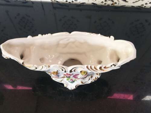 ANTIQUE CAPODIMONTE CENTER PIECE MADE IN ITALY RAISED RELIEF FIGURES & FLORAL