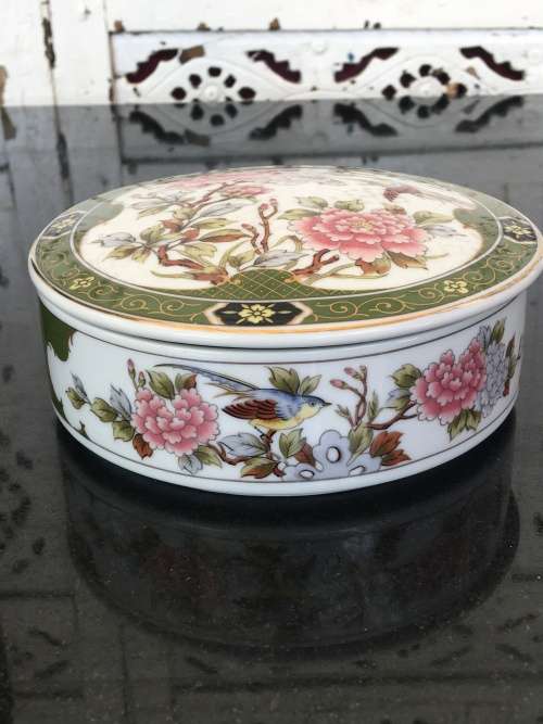 A Beautiful Japanese Imari Lidded Dish Green & Pink Peoni & Bird Design