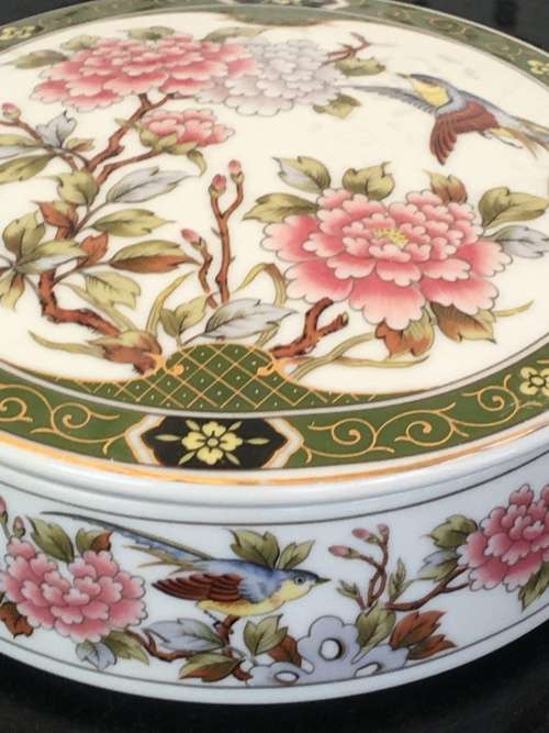 A Beautiful Japanese Imari Lidded Dish Green & Pink Peoni & Bird Design