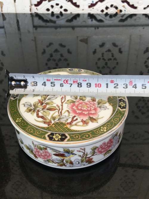 A Beautiful Japanese Imari Lidded Dish Green & Pink Peoni & Bird Design